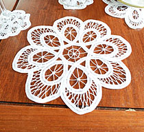 10" round doily