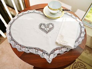 Cluny Lace – Heart Shape Placemt Sets