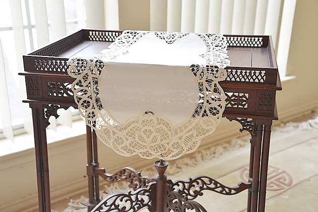 Table Runner. Battenburg Lace. Oval. Mother of Pearl Color