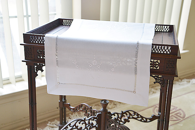Table Runner. Hemstitch. Cotton. White Color