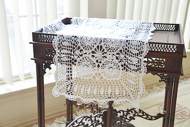 Table Runner. Sun Flowers Crochet Lace. White Color