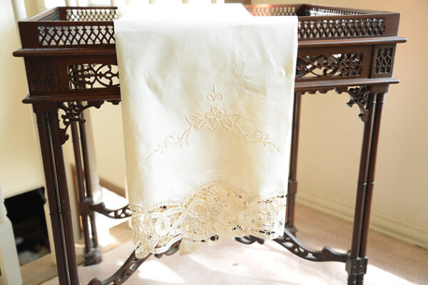 Mother of Pearl Battenburg Bath Towels